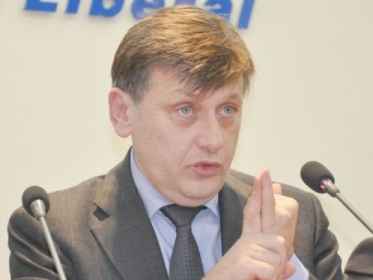 Antonescu: Referendumul va fi validat prin prezenţa a 50% plus 1 dintre persoanele cu drept de vot